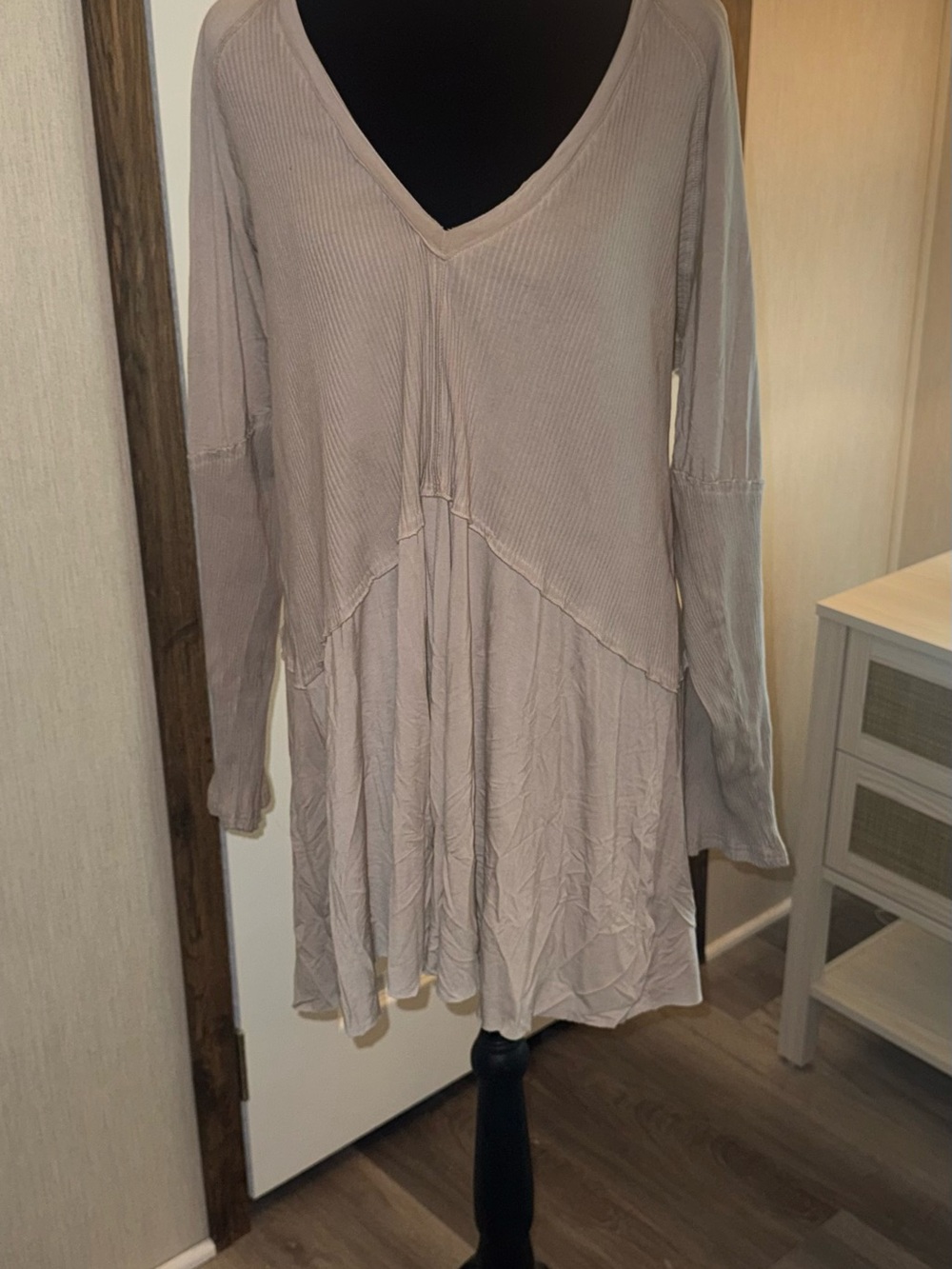 POL Kahki Colored V-Neck Layered Rib Tunic - Picture 2 of 4